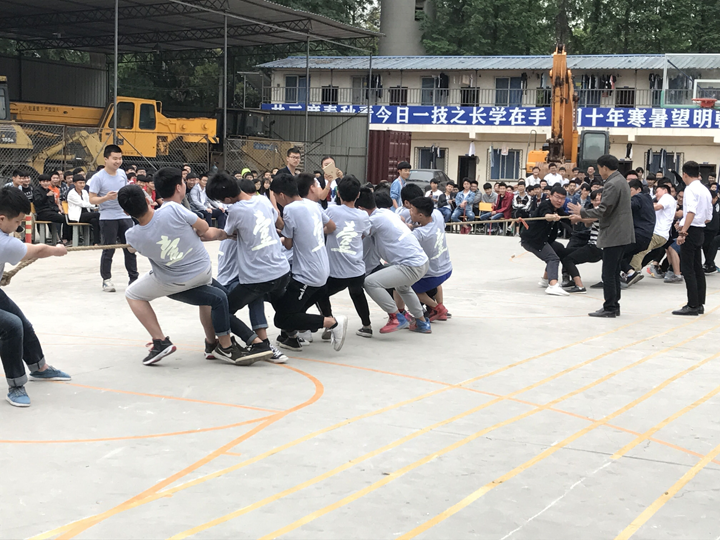 运动赛场显身手，主题班会展风采