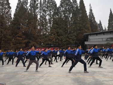 成都铁路技工学校土桥实训基地隆重举行学生“太极拳、健美操比赛”