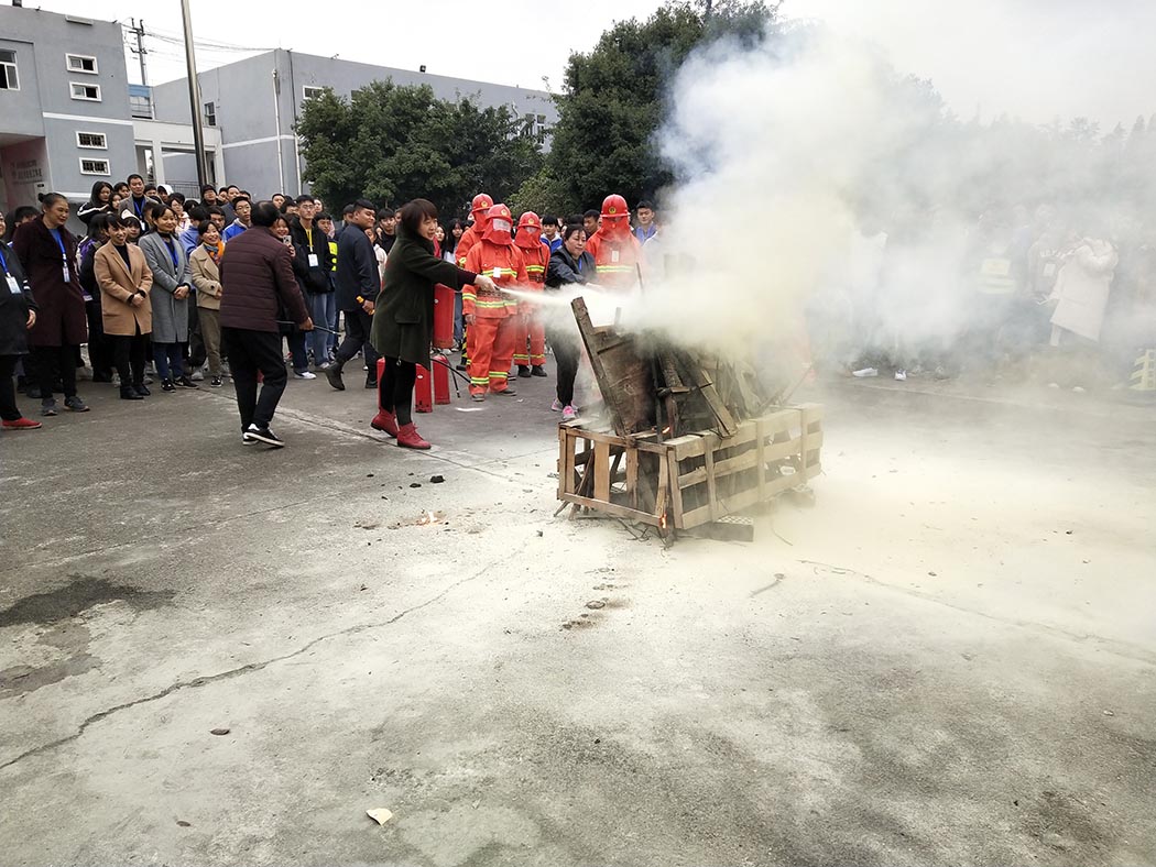 心系校园安全，警钟长鸣—应急疏散消防安全演练报道