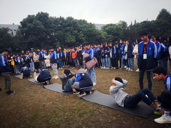 霜天赛场竞意气，成铁学子主沉浮 －记成都铁路技工学校第八届学生运动会