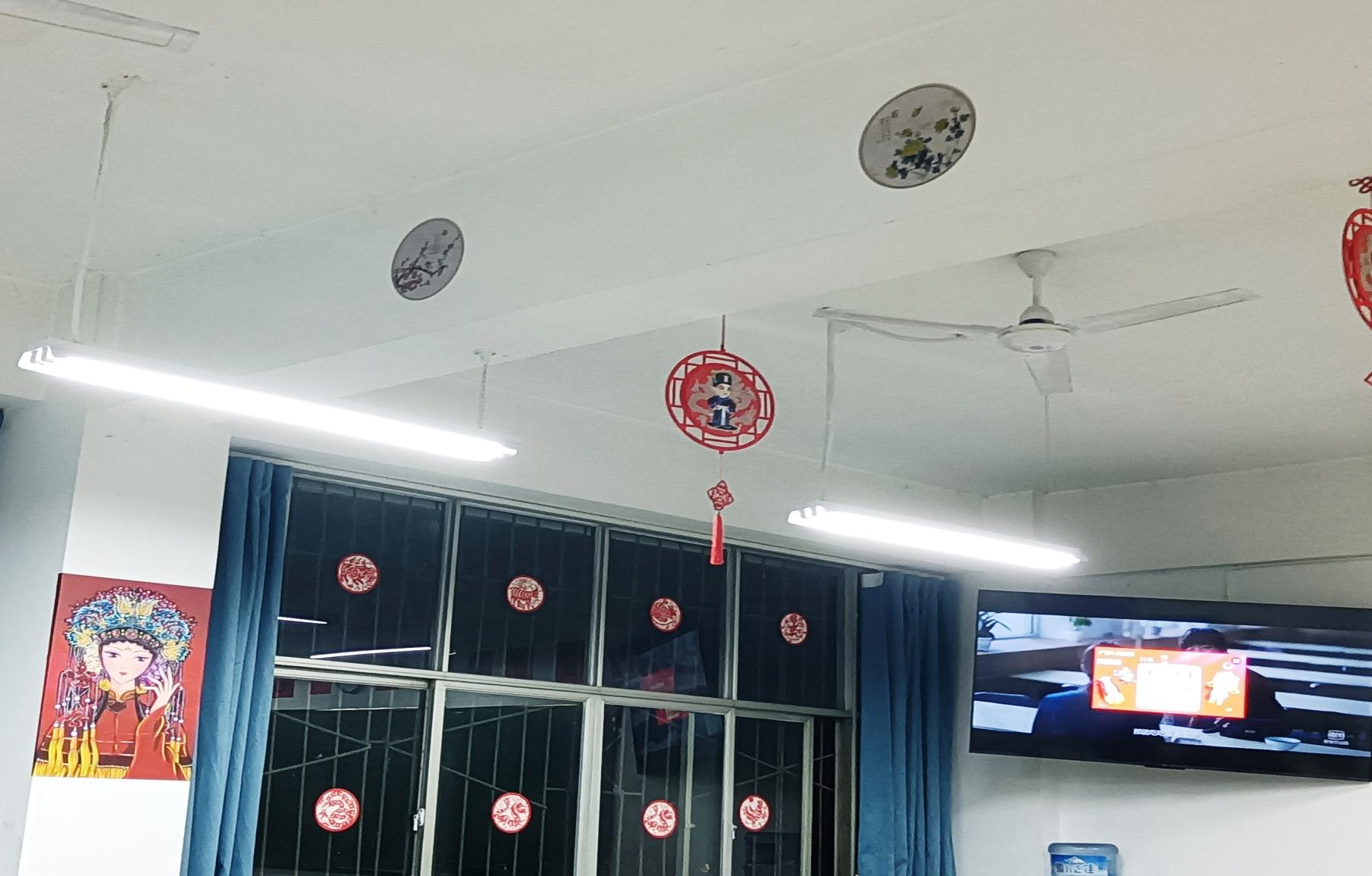 展现青春友谊，共筑温馨校园