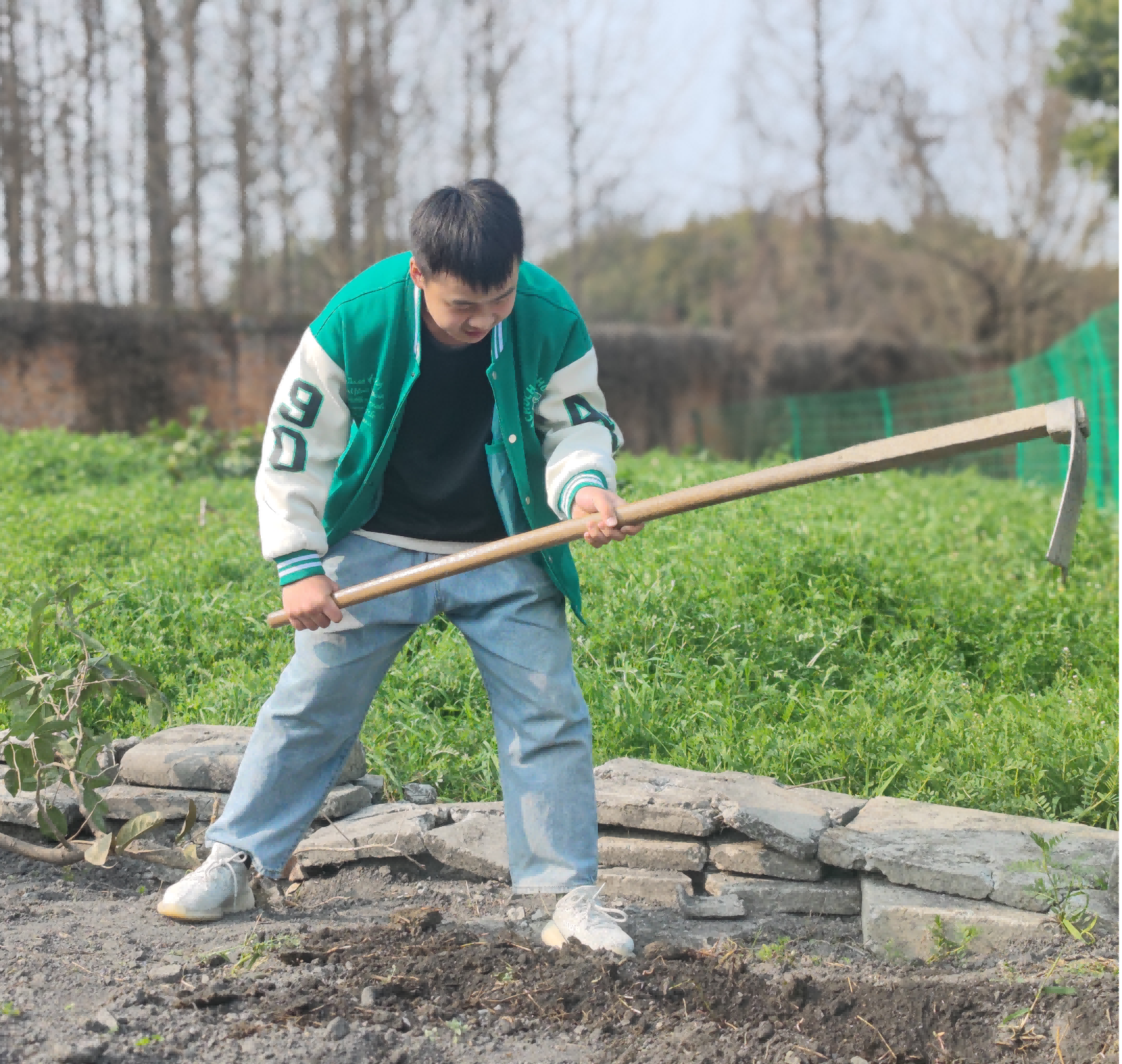 “相约春天 共植希望”——成都铁路技工学校植树节活动