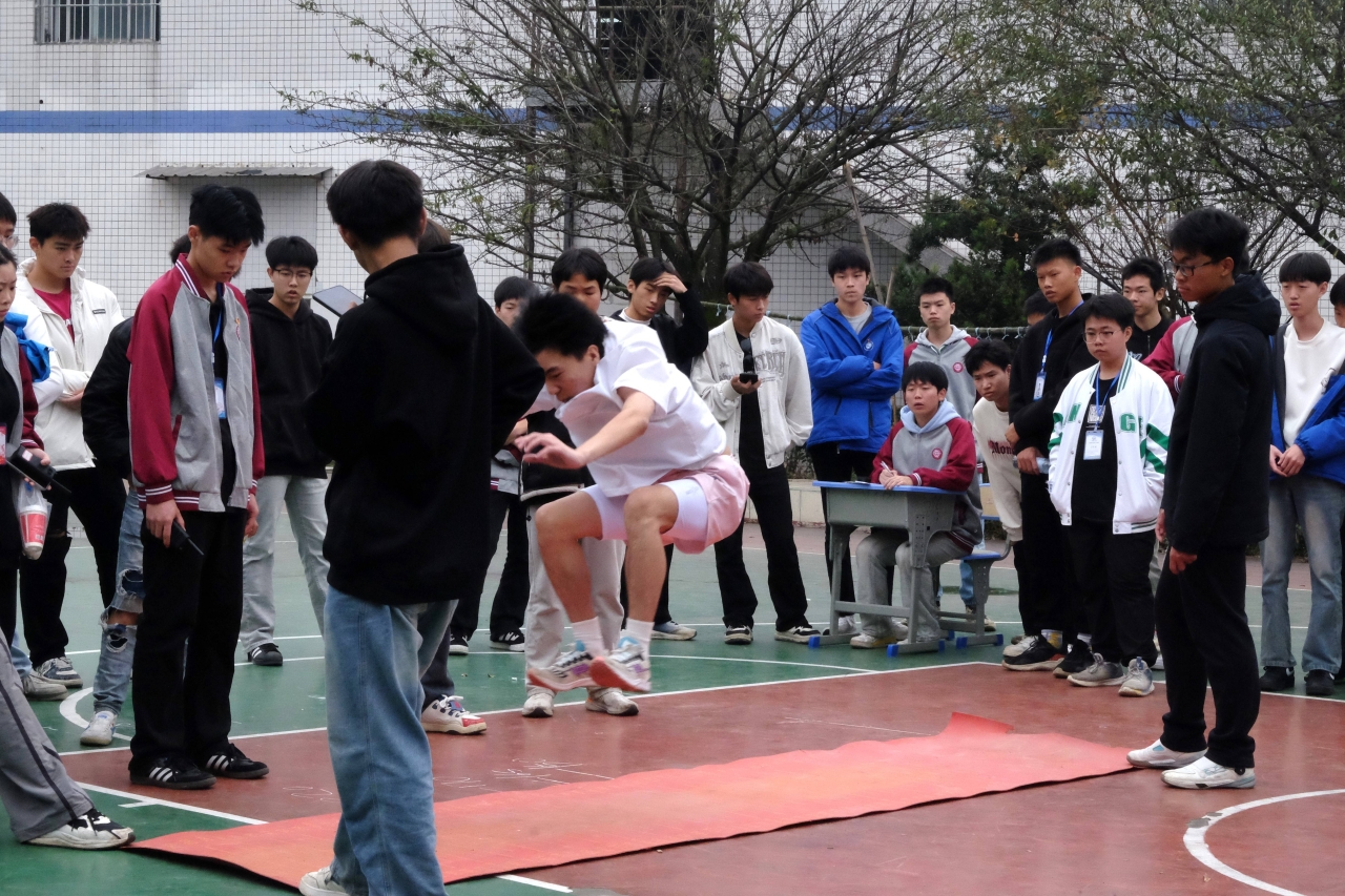 成都铁路技工学校第十一届秋季运动会